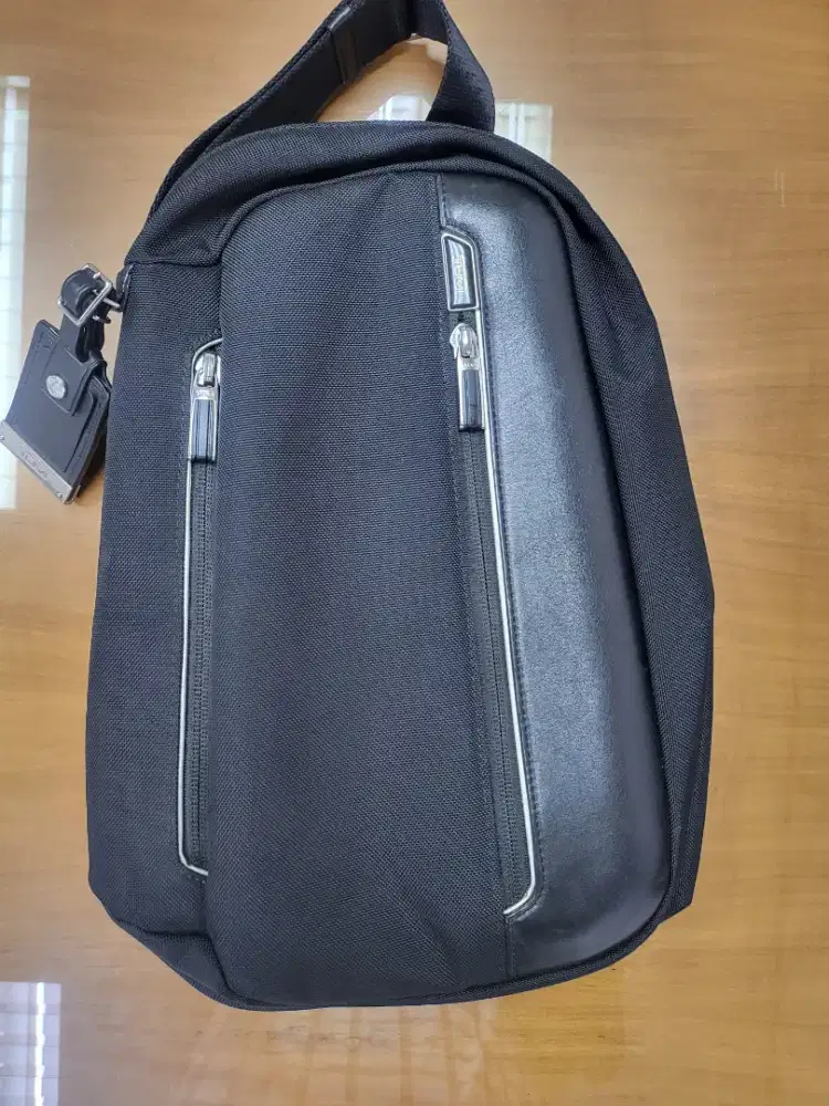 Tumi Arrive Massena Sling
