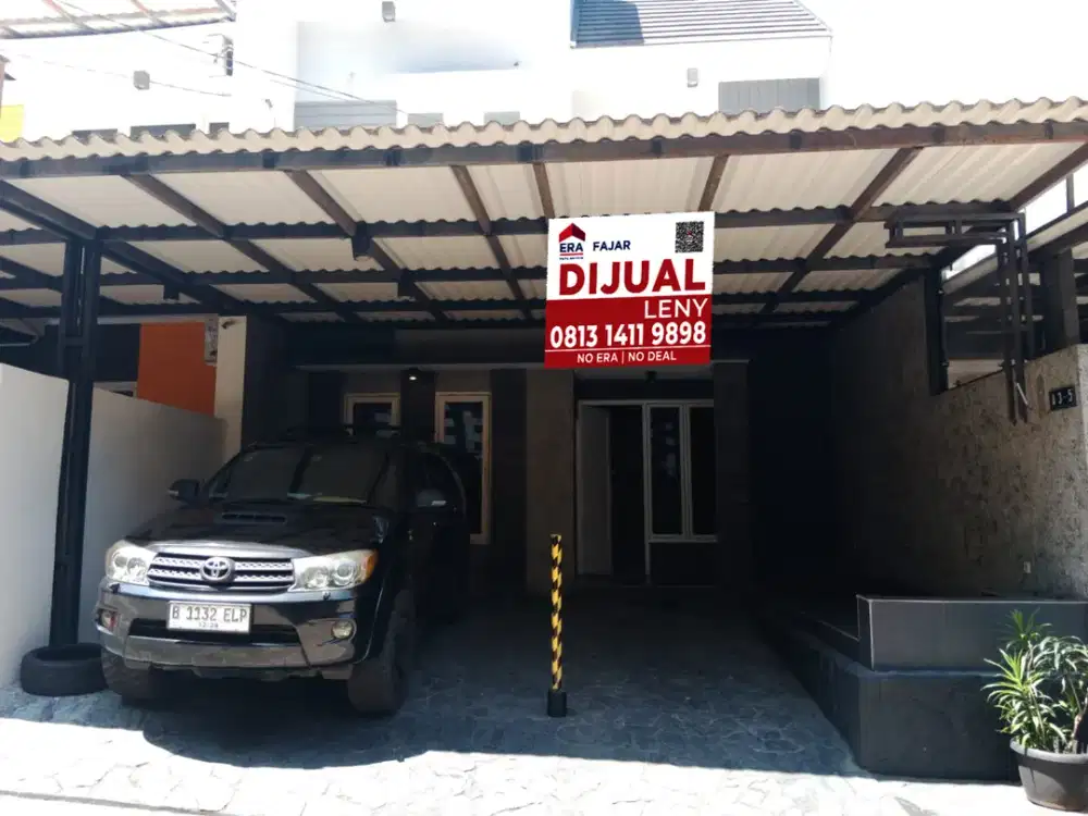 Dijual Rumah 2 Lantai terawat dengan carport luas di permata permai, pancoran mas depok