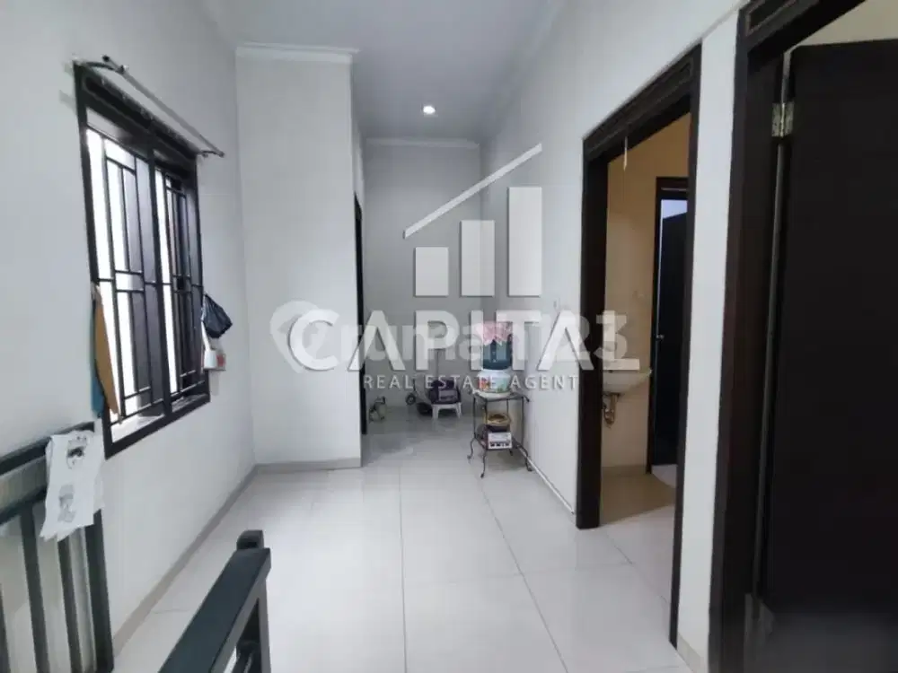 Rumah Nyaman 2 Lantai Siap Huni di Taman Holis Indah 2 Dekat dengan Bpk Benabur