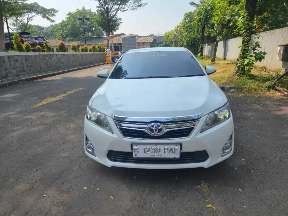 Camry hybrid 2012 putih