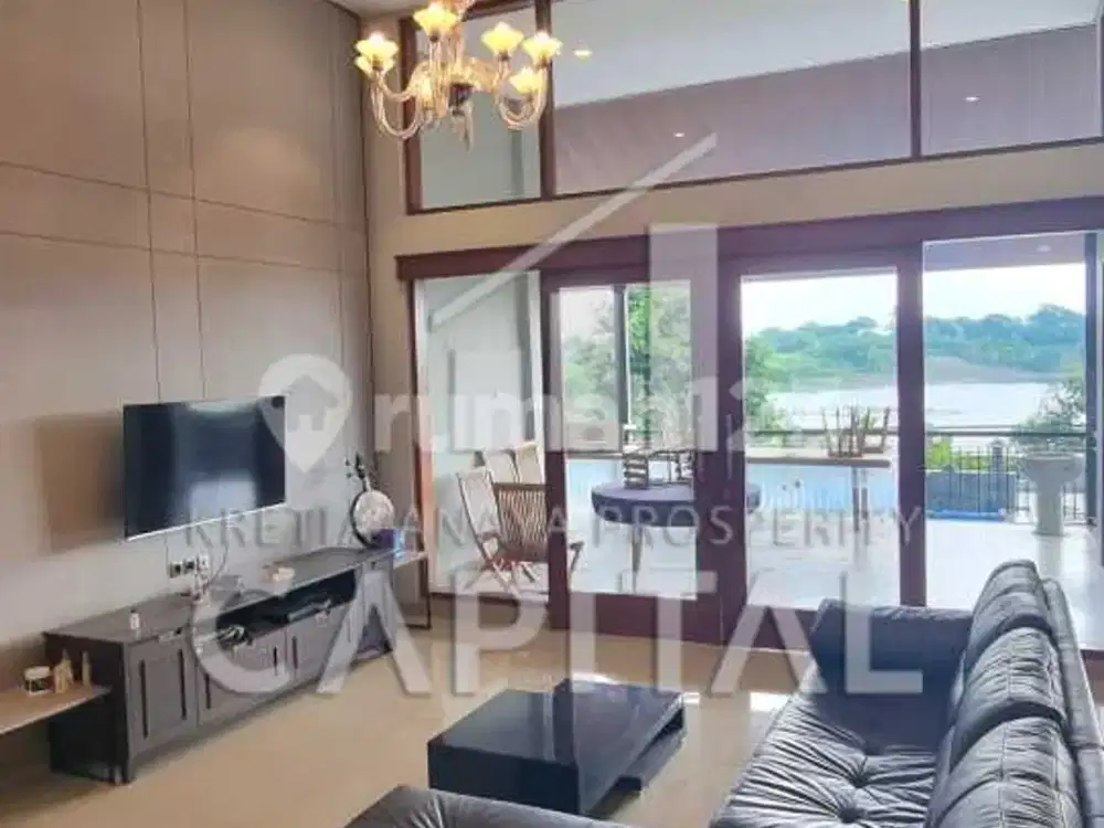 Rumah View Danau dan Dilengkapi Kolam Renang di Kota Baru Parahyangan