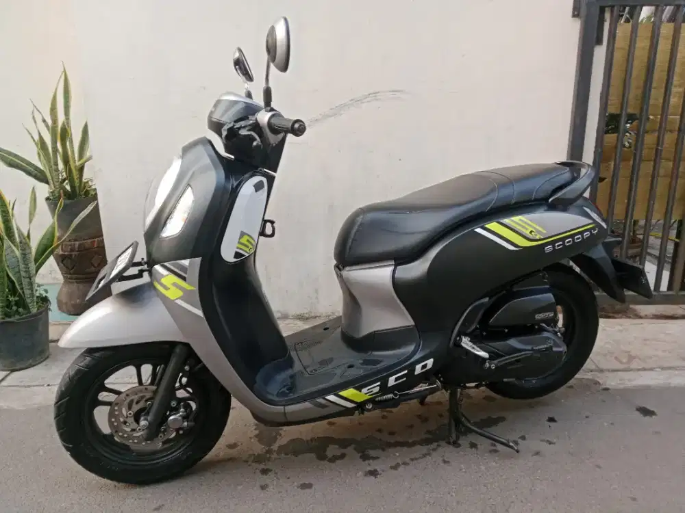 Scoopy new tahun 2022 lengkap bagus
