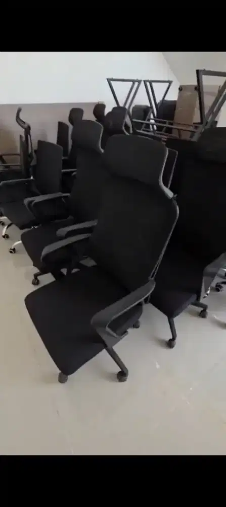 Kursi kantor dan barang lain nya