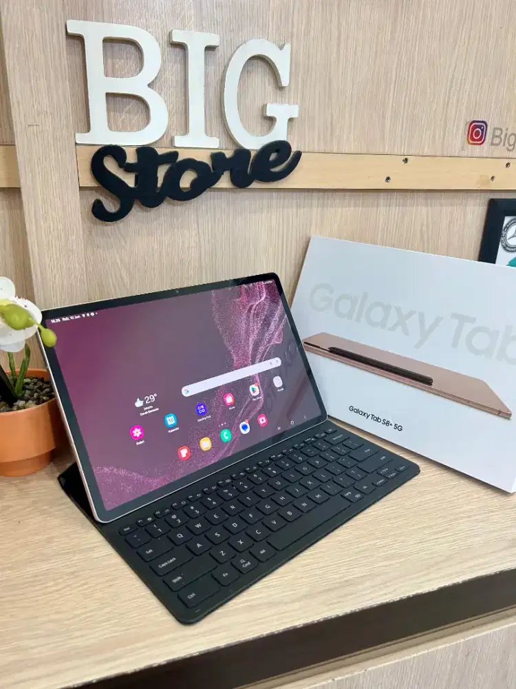 Samsung Tab S8 Plus 5G
With keyboard