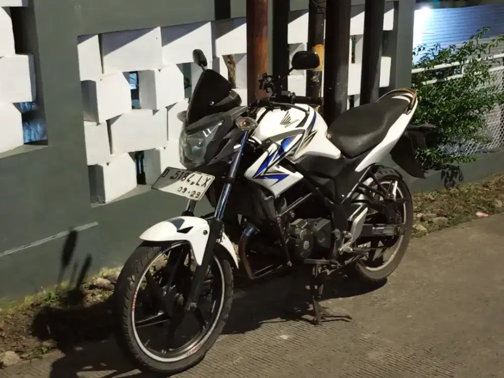Motor CB150R old 2013 kumplit pajak kaleng on