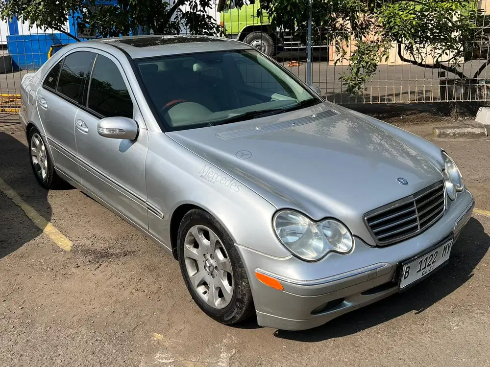 Mercedes-Benz C240 2004 Bensin