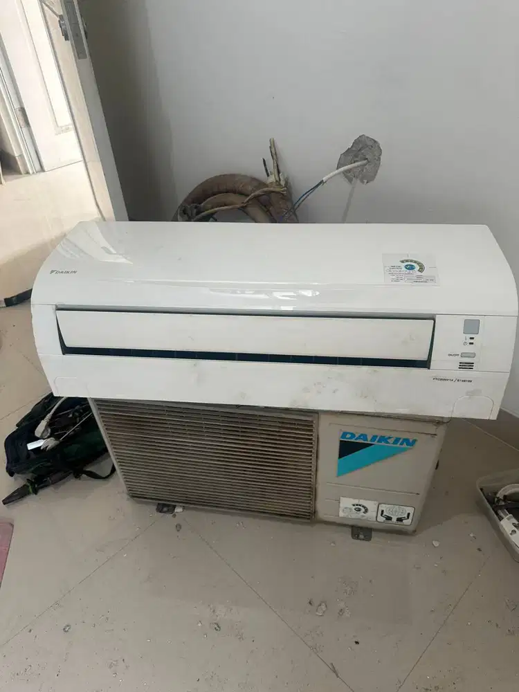 DIJUAL SECOND AC DAIKIN 1PK FTC25NV25
