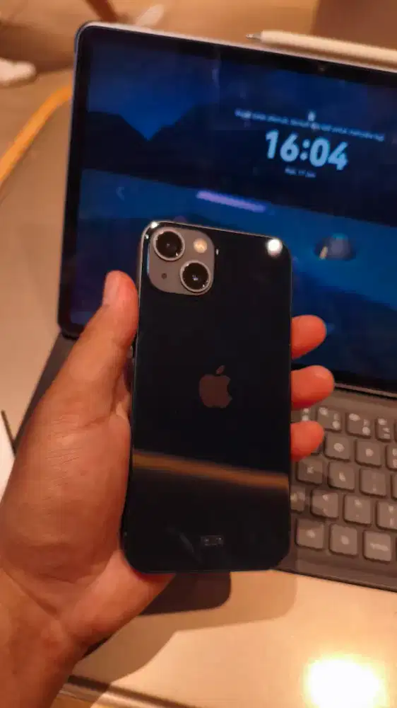 Iphone 13 starlight ex ibox pemakaian baru 1 tahun