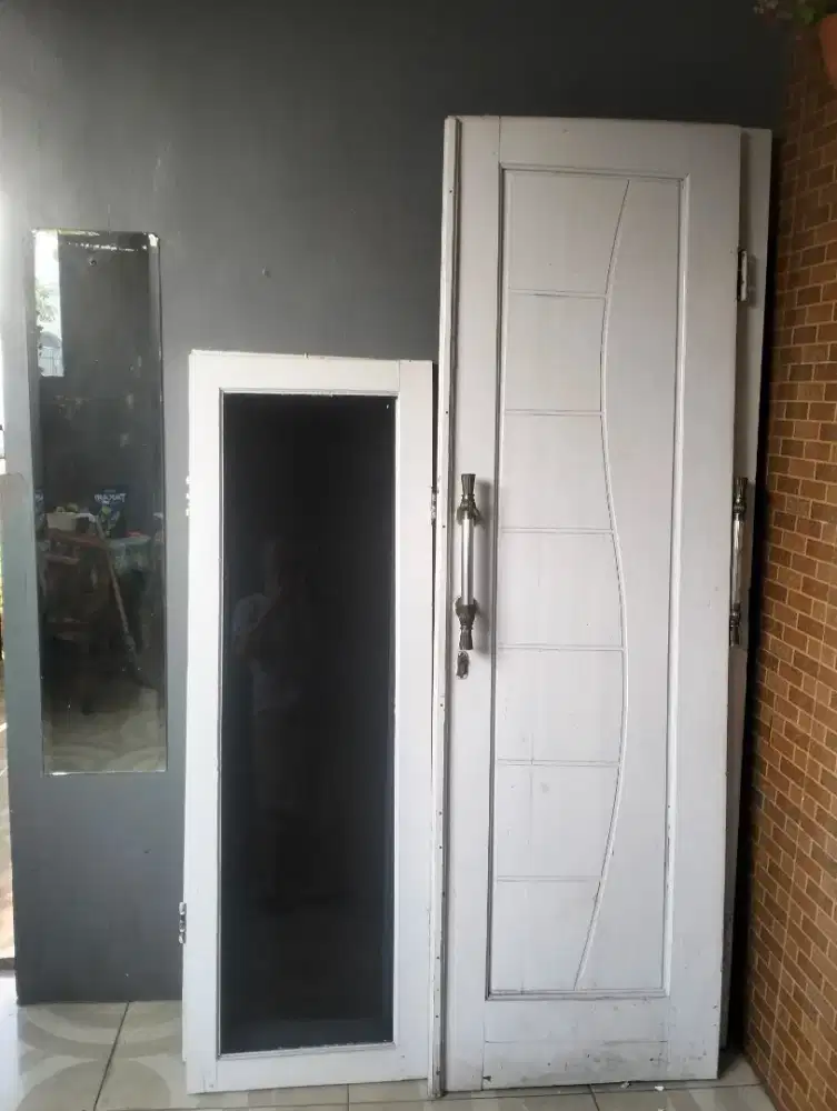 Jual pintu 2 dan  ukuran tinggi 197 cm lebar 60 cm masih mulus