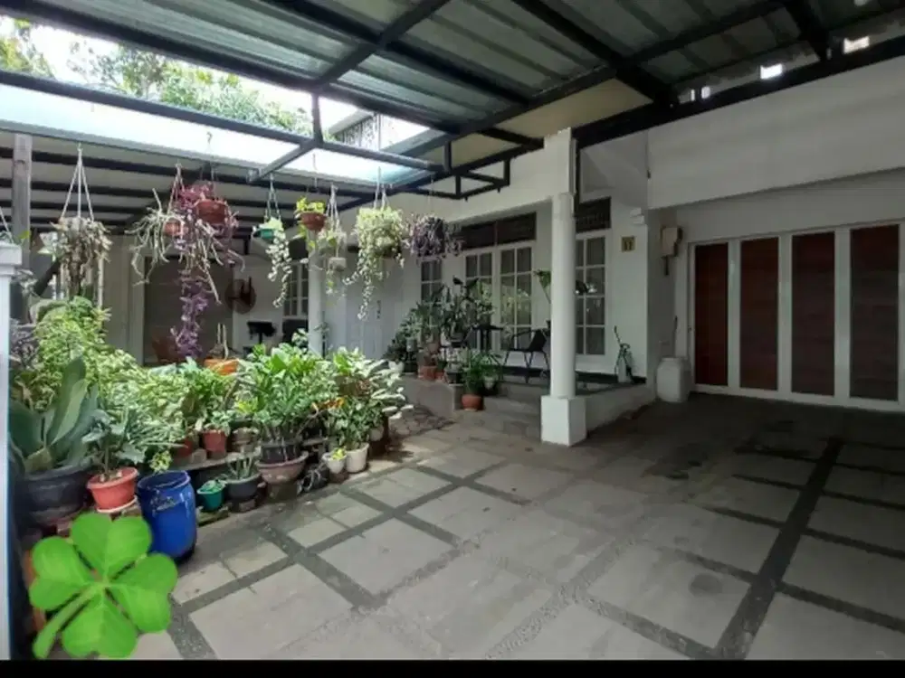 Rumah nyaman di Bintaro dekat ke Bintaro XChange Mall.