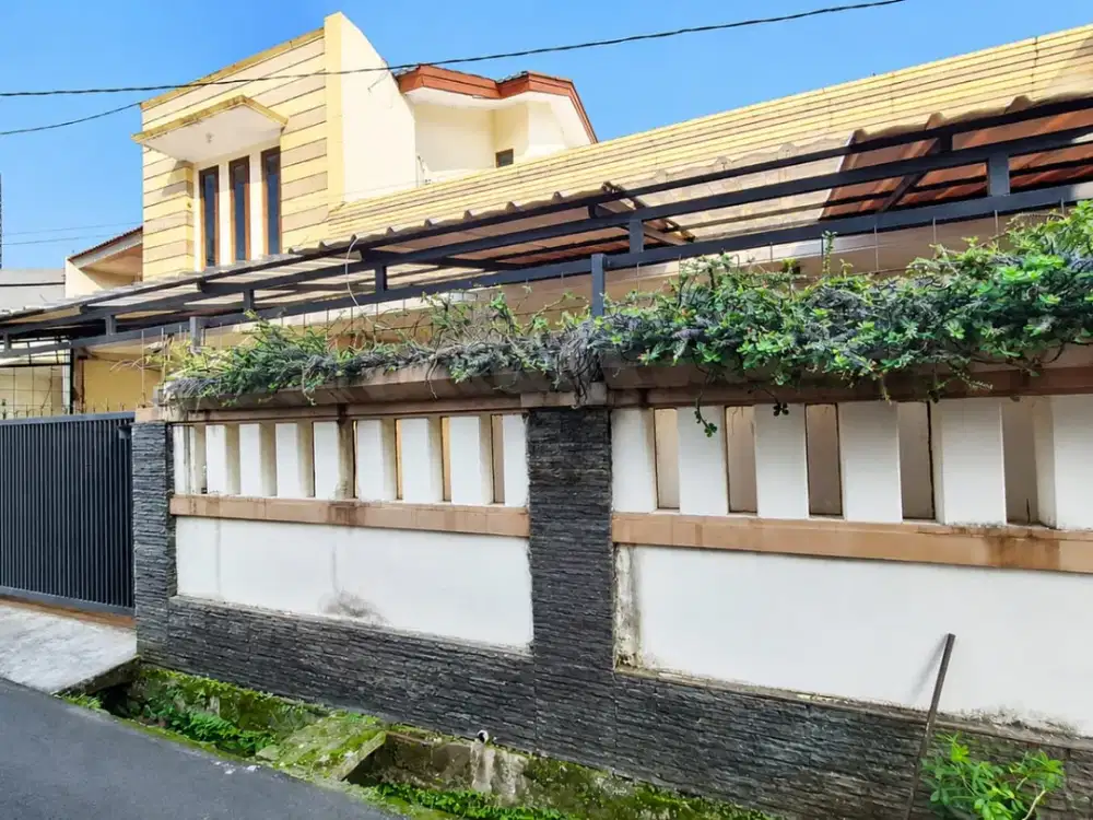DIJUAL CEPAT! Rumah Besar 2 Lantai di Tebet Barat - Lokasi Strategis, SHM, Harga Nego
