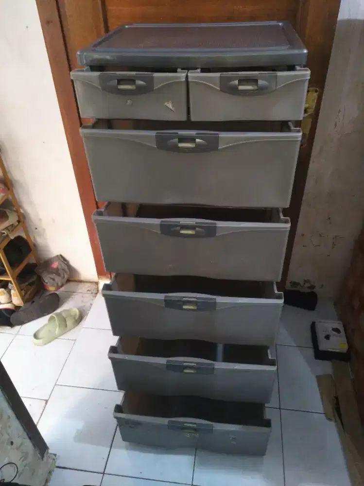 Dijual murah borongan 2 kontainer baju mau pindah keluar kota
