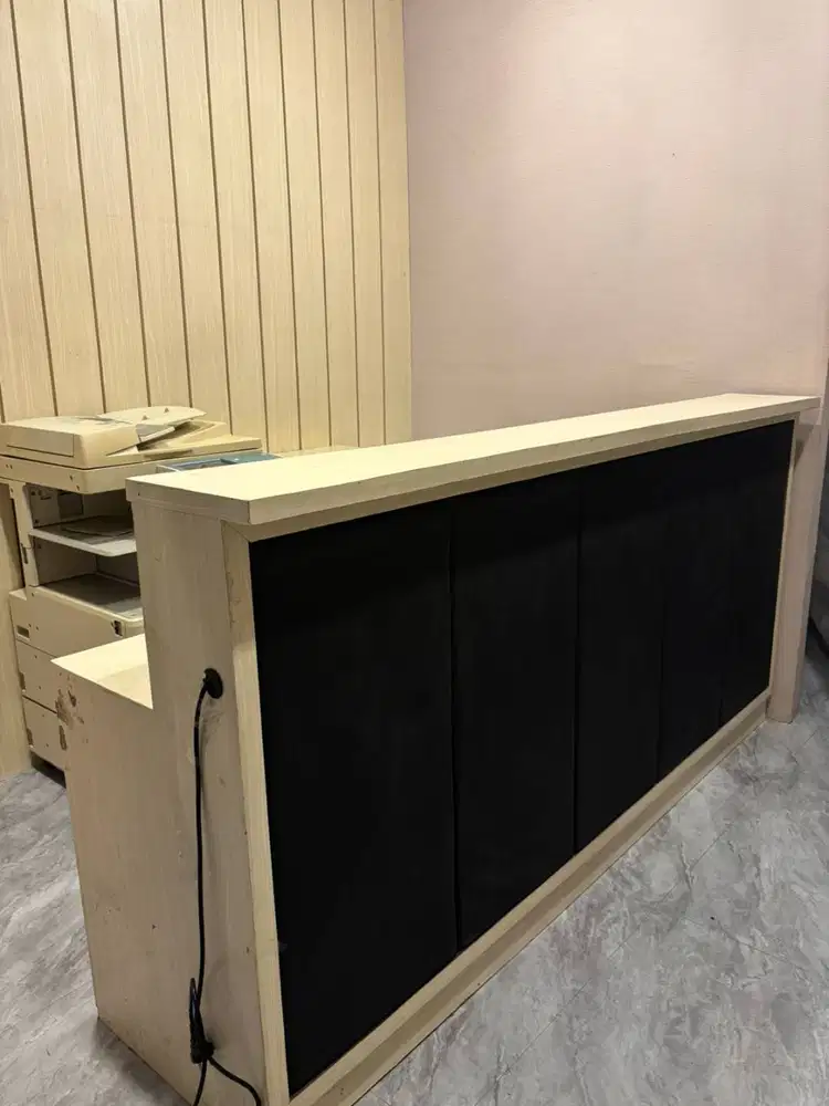 Meja Frontdesk / Resepsionis kantor