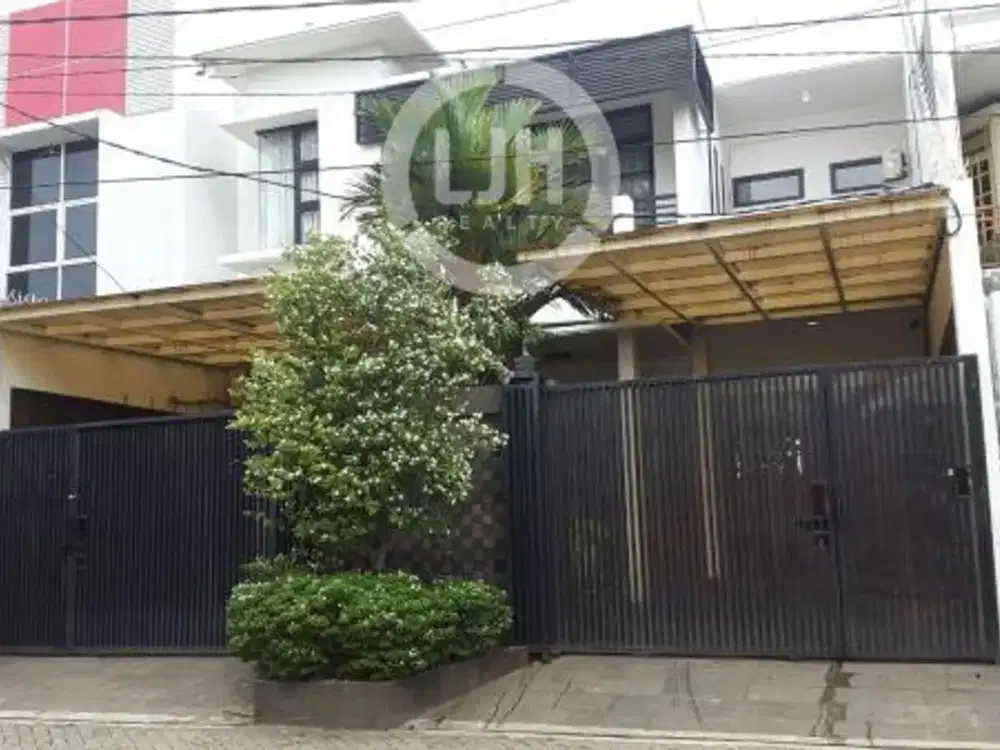 Rumah di Gading Griya Lestari Kelapa Gading Jakarta Utara, Lokasi Strategis