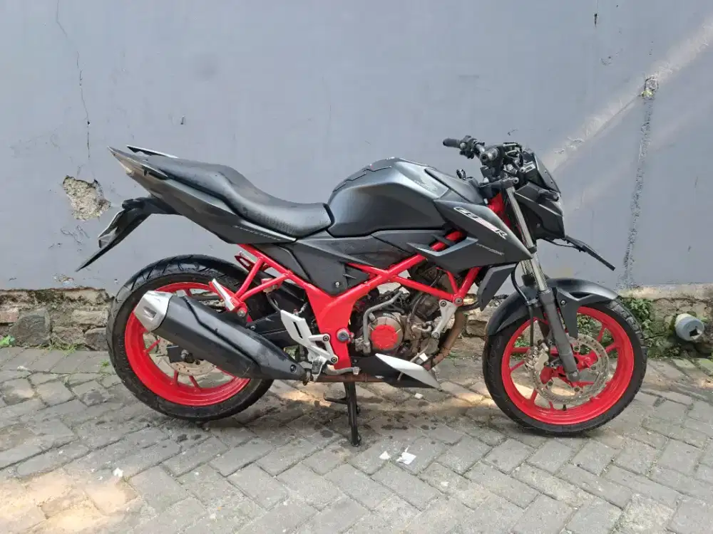 Honda cb150r 2016