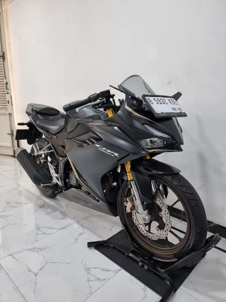 Honda CBR 150 R USD LED Fi 2023 bln 8 Kredit DP 2 jutaan aja