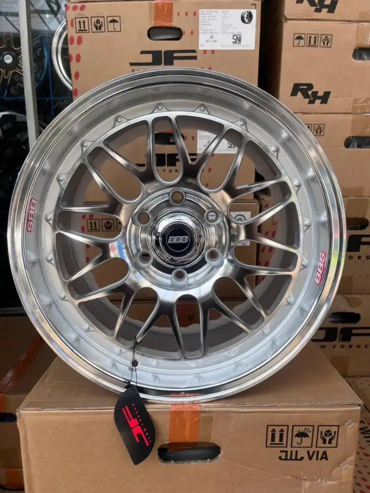 Bbs ring 18 lebar 9 pcd 6x139,7 ET 0 full mirror.  Fortuner pajero