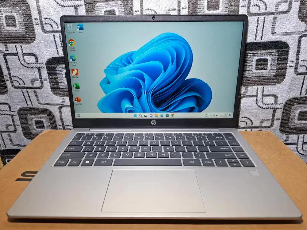 Laptop Hp 245 G10 Ryzen 3 ram 8gb Garansi resmi 2028 slim mulus mantap