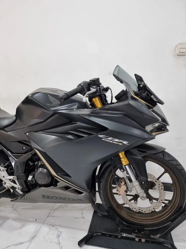 Honda CBR 150 R USD LED Fi 2023 bln 8 Kredit DP 2 jutaan aja