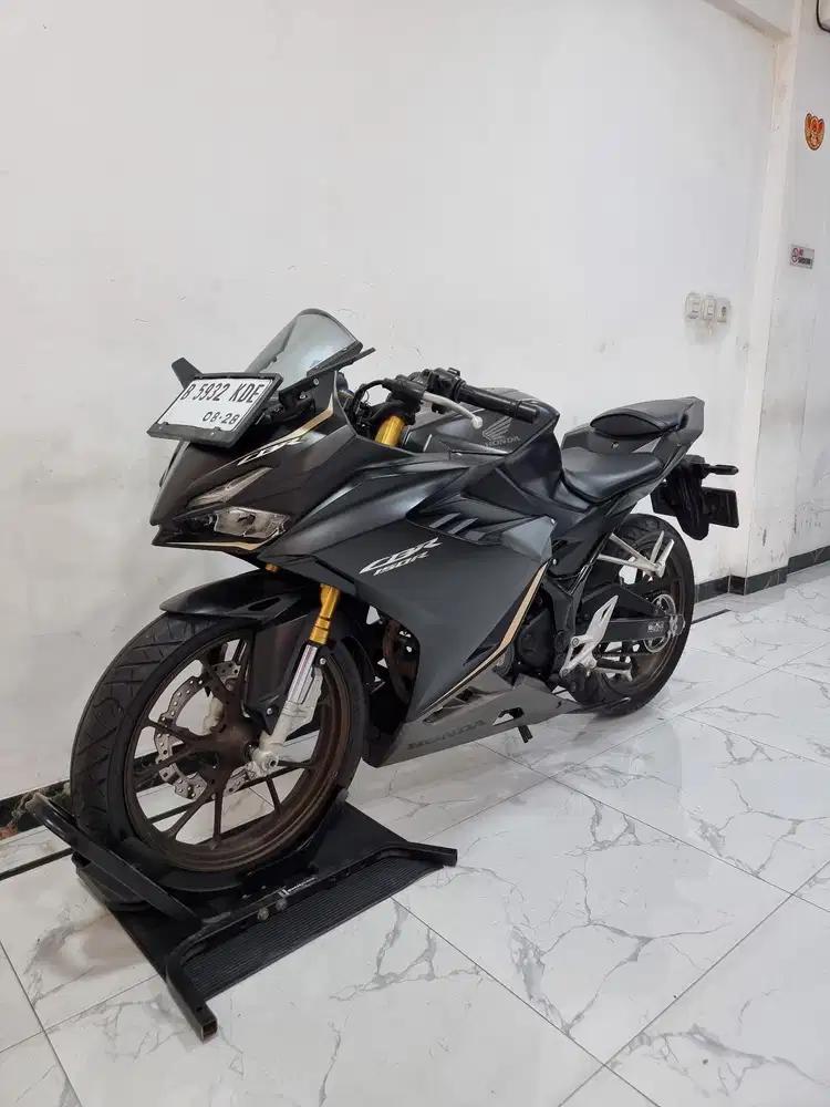 Honda CBR 150 R USD LED Fi 2023 bln 8 Kredit DP 2 jutaan aja