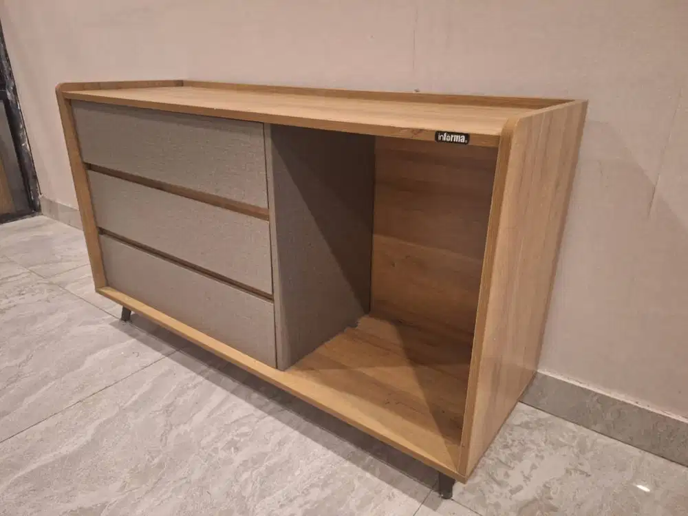 Meja Credenza / Meja TV Informa