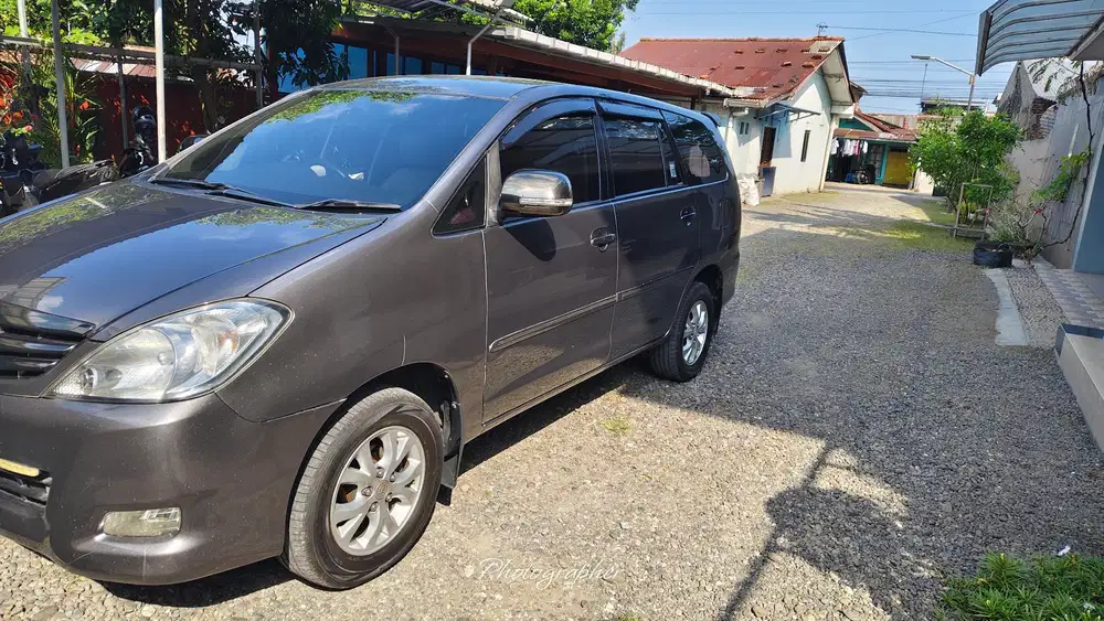 Toyota Kijang Innova 2010 Bensin