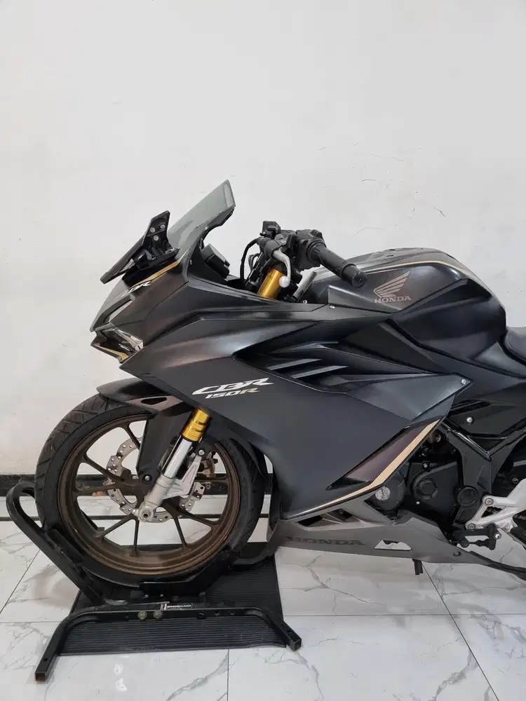 Honda CBR 150 R USD LED Fi 2023 bln 8 Kredit DP 2 jutaan aja