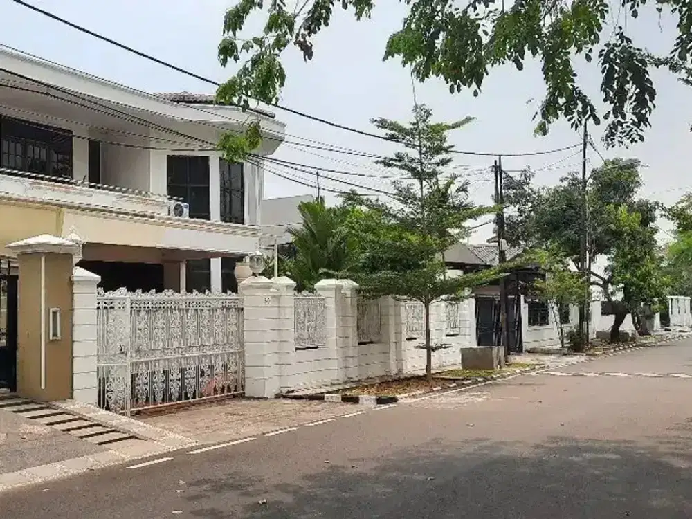 Rumah Pulomas Jakarta Timur : 2 Lt, LT 420 m2, LB 700 m2, Lingkungan Elit