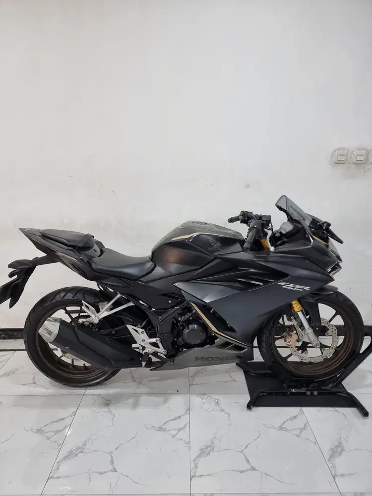 Honda CBR 150 R USD LED Fi 2023 bln 8 Kredit DP 2 jutaan aja