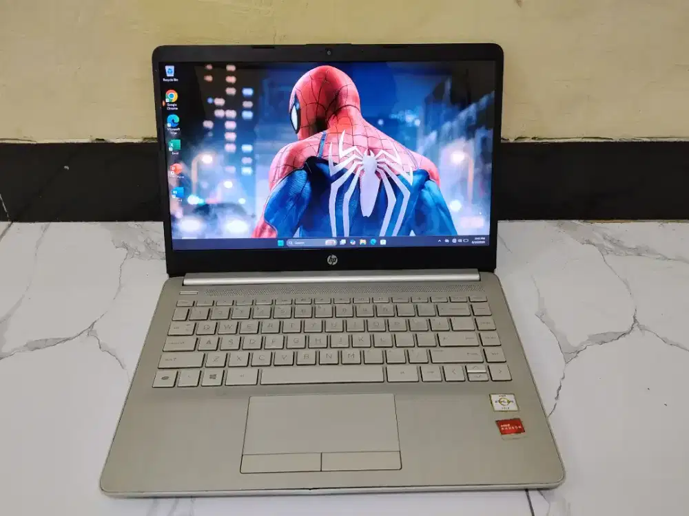 Jual laptop HP 14 AMD AThlon gold RAM 8 GB SSD  256 GB