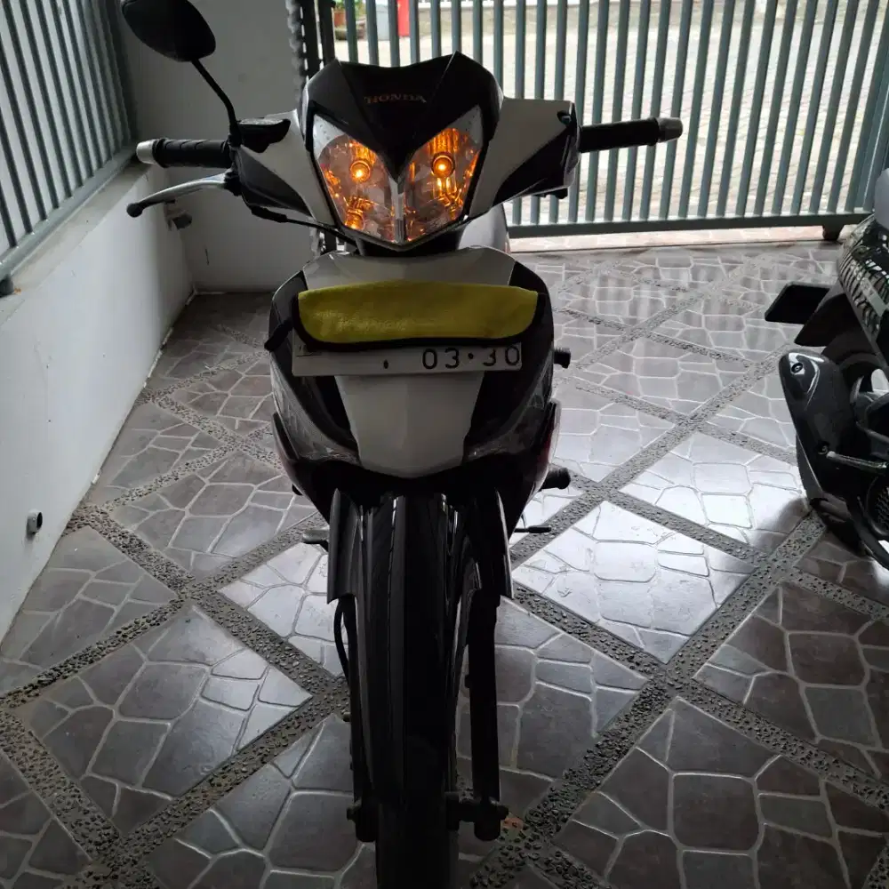 DIJUAL SEPEDA MOTOR HONDA BEKAS SUPRA X 125 KARBURATOR TAHUN 2010