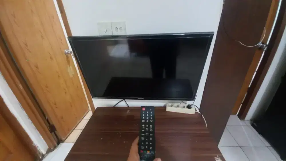 TV LED Samsung 32 Inch Bekas Mulus, Dijual Cepat Karena Pindahan!