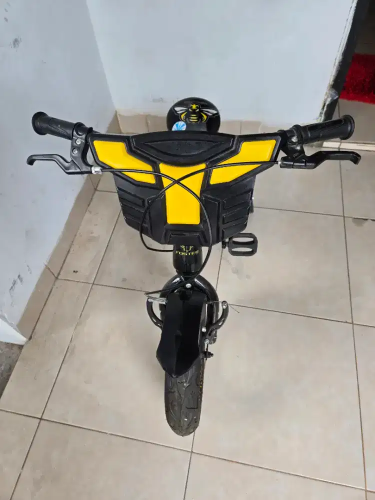 Sepeda anak merek Foster, model Hornet 5503-3, dengan ban uk.12 inci