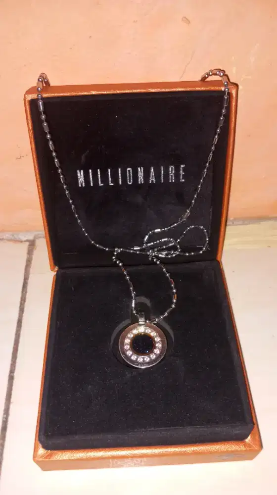 Kalung pendant MCI