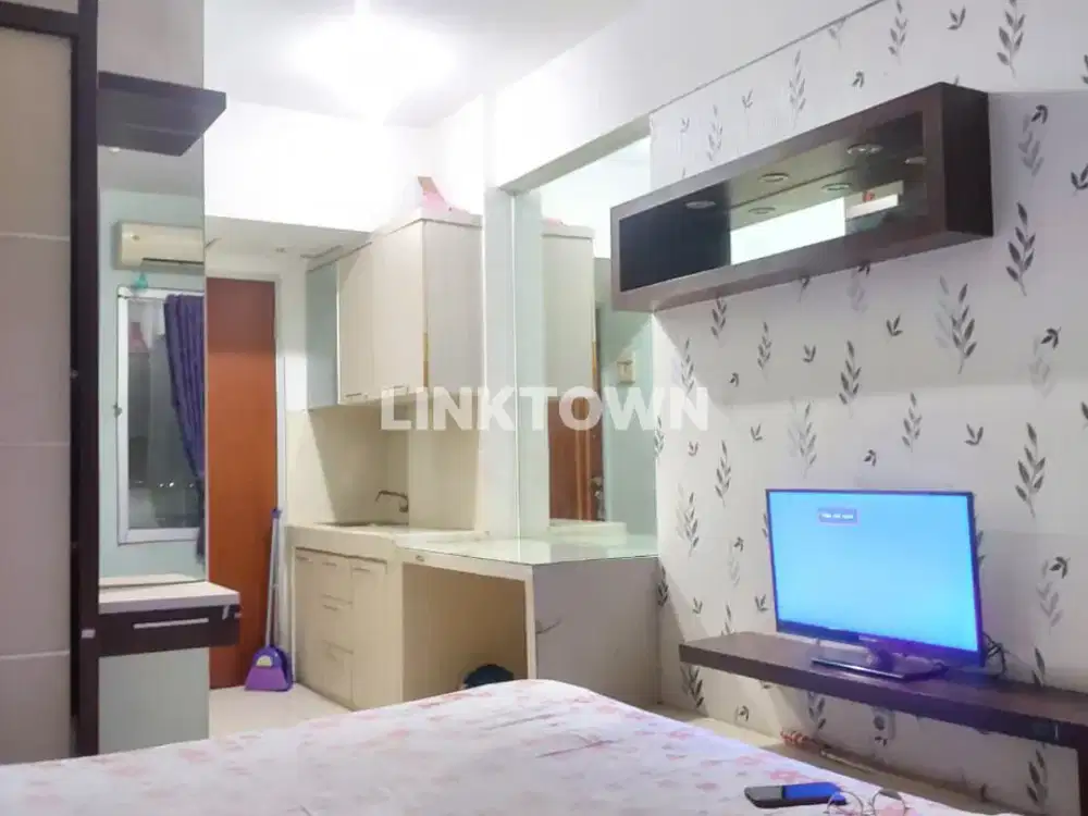 Full Furnished View Kolam Renang Apartemen Type Studio di Puncak Kertajaya