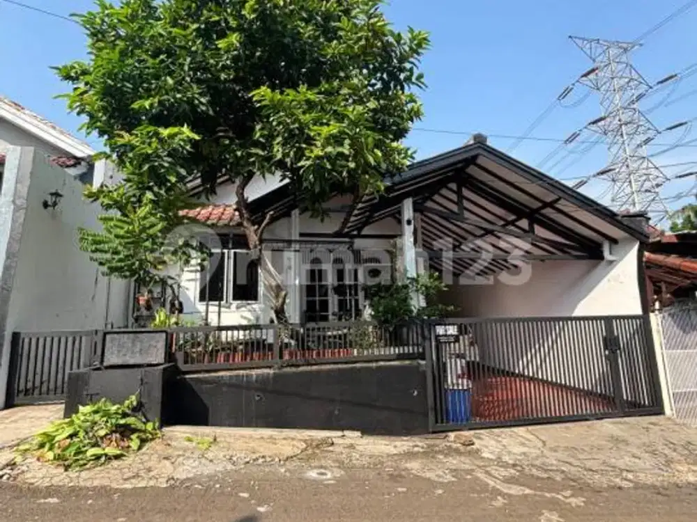 Rumah Dalam Komplek Cinere dekat dengan Pintu Tol Brigif