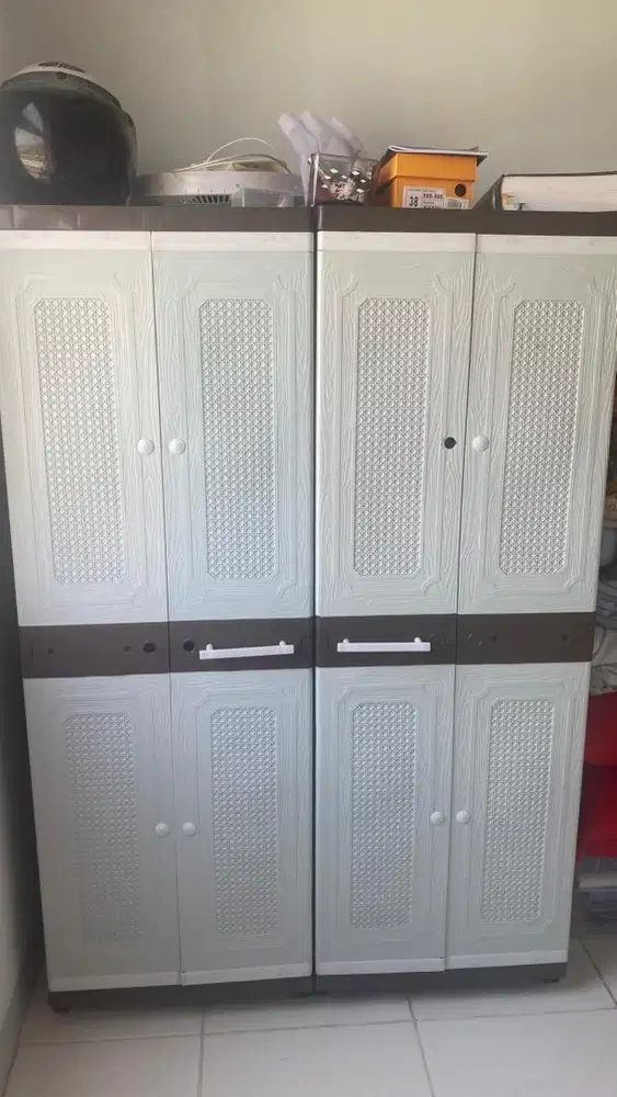 Lemari plastik 4 pintu