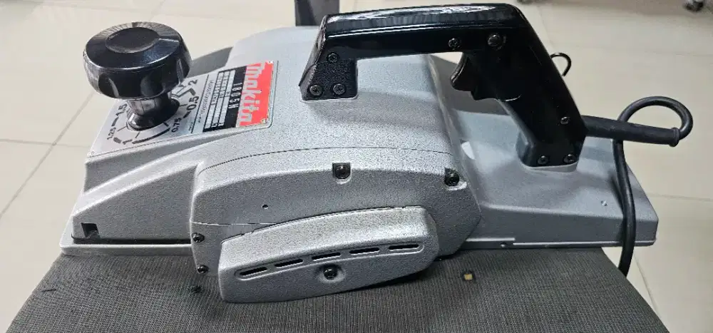 J> Wood Planner Makita 1805N BARU