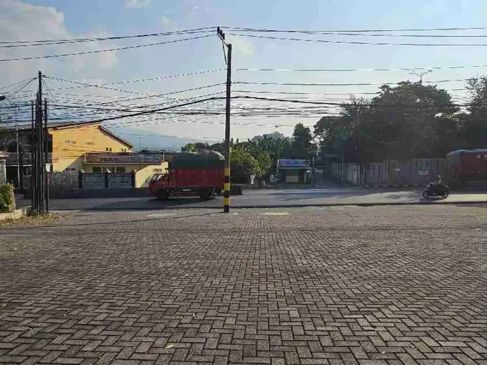 GUDANG LUAS TANAH BISA UNTUK PARKIR BIS MOBIL LOGISTIK DLL