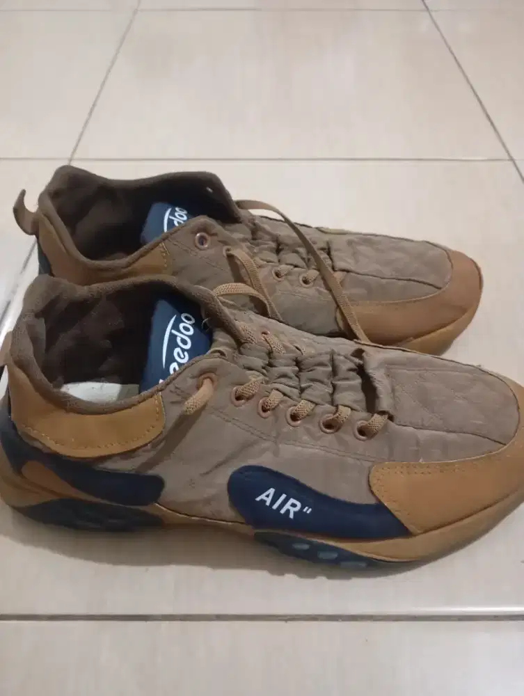 Yg minat aja sepatu leedoo langsung wa ukuran 42