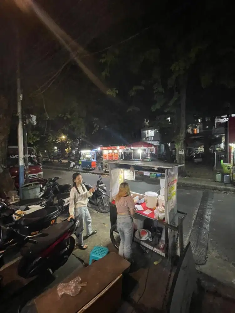 Jaga setand minuman es teler & kue balok coklat