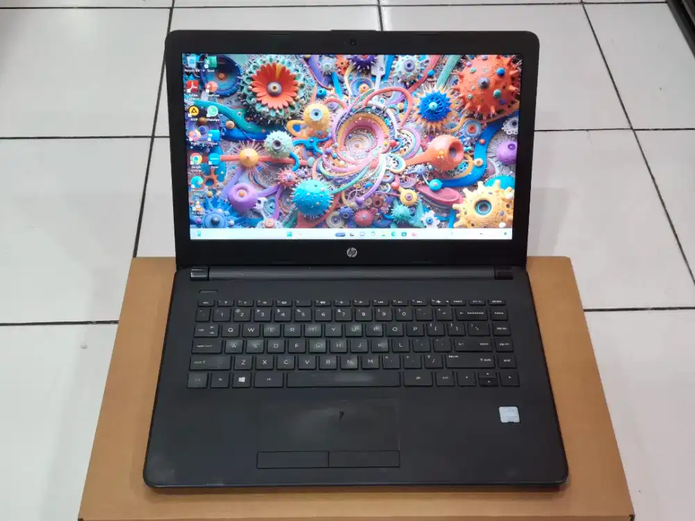 Laptop HP 14-bs0xxx prosesor intel core i3-6006U/Ram 4GB/SSD 128GB
