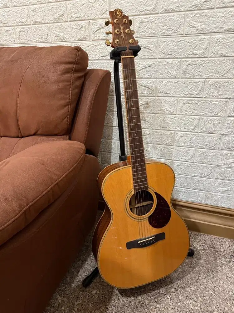 Greg Bennet All Solid Akustik Gitar ASOR Barang Simpanan