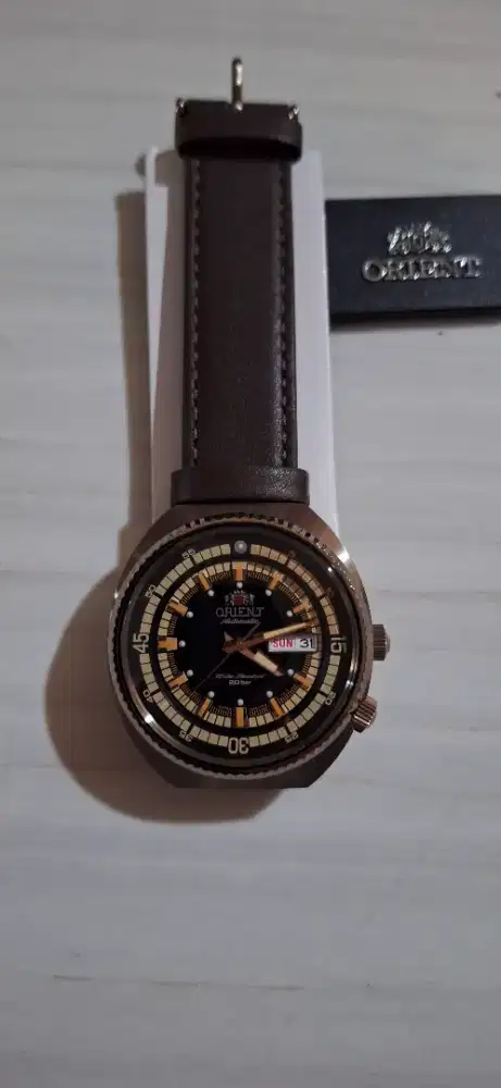 Jam orient   kulit brown