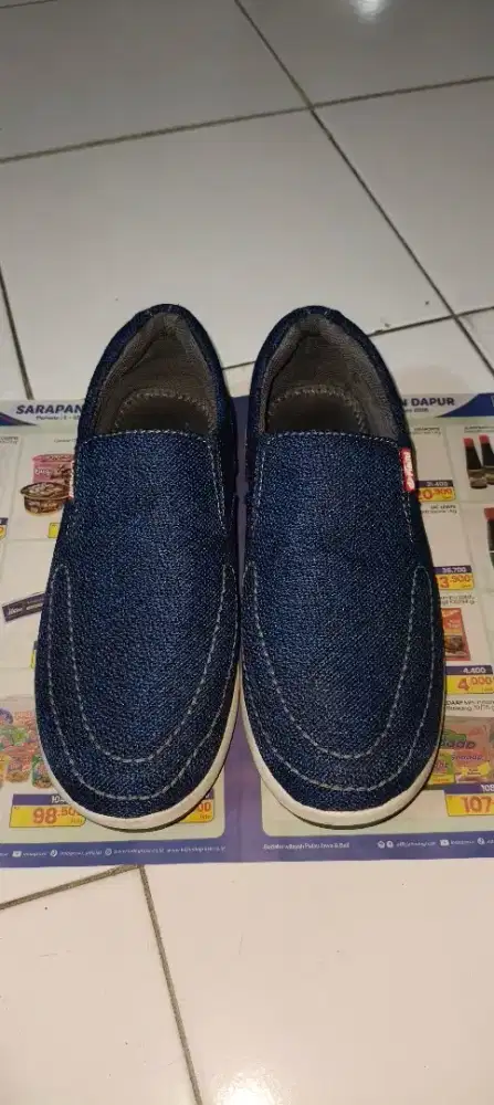 Sepatu merek fialiti
