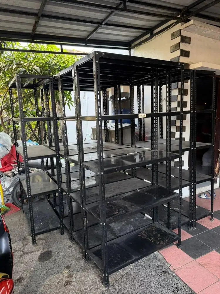 Lemari rak besi tingkat