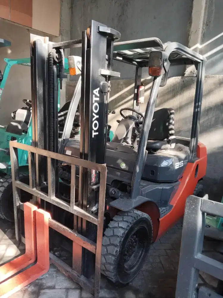 FORKLIFT BEKAS TOYOTA 2,5 TON