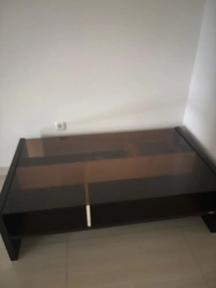 Meja ruang tamu informa