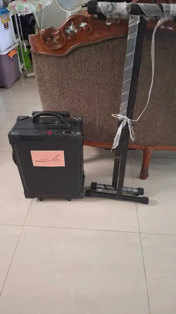Koper makeup dengan lampu dan standing