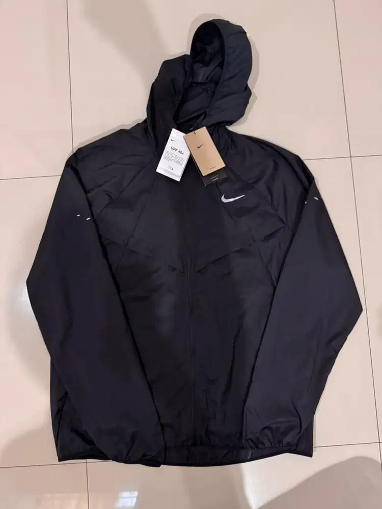 JAKET RUNNING NIKE HITAM NEW WITH TAG SIZE L
